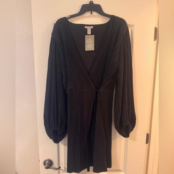 H&M Dresses & Skirts - H&M Black Long Sleeve Dress